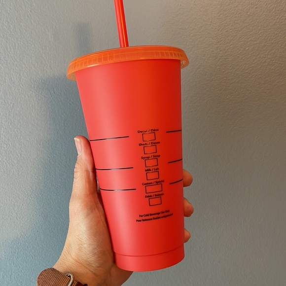 Starbucks Red 24oz Reusable COLD Color Changing Cup - Picture 2 of 3